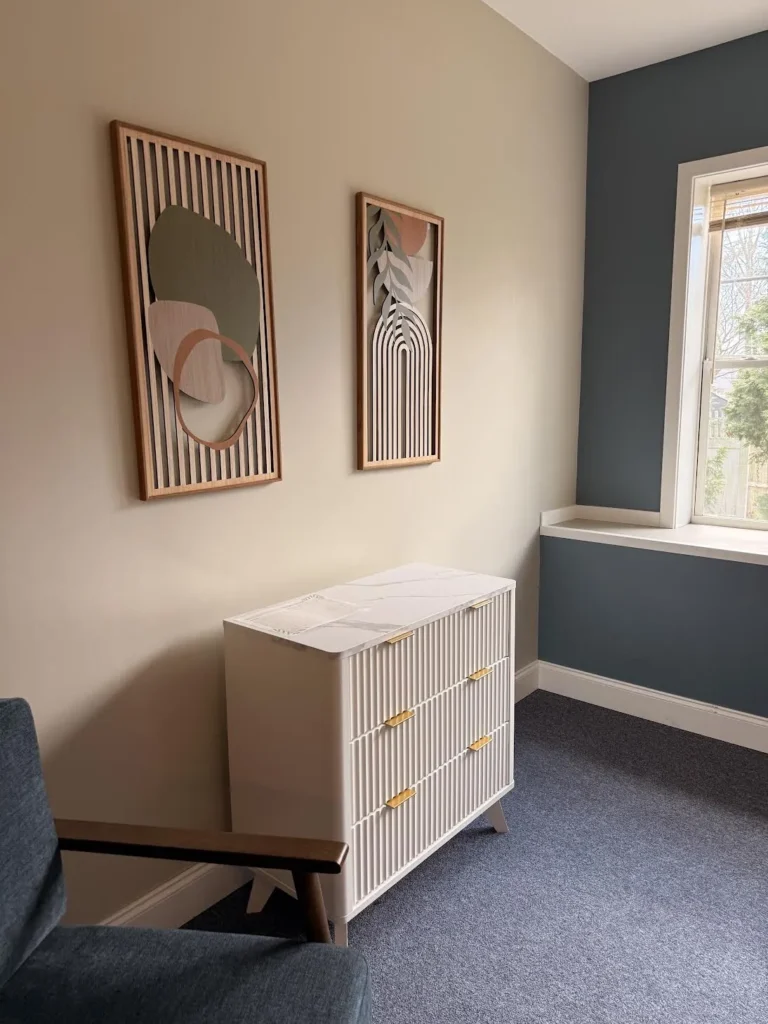 Bedroom with artwork at Elevate Health and Wellness women's residential program
